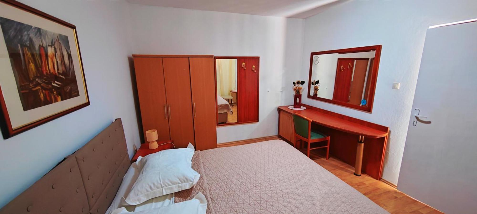Apartments Jadranka Tučepi Rum bild